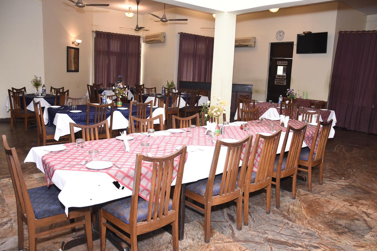 Modipur Hotel Rampur  Exterior photo